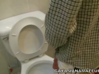 Asian Pee lad