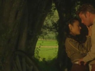 Asijské stunner kaylani lei v prdeli těžký podle cowboy venku