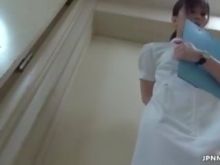 Kéjes ázsiai ápolónő megy őrült